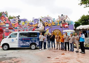 Penyerahan ambulans untuk perkuat layanan keselamatan pengunjung. Foto: Jatim Park Group