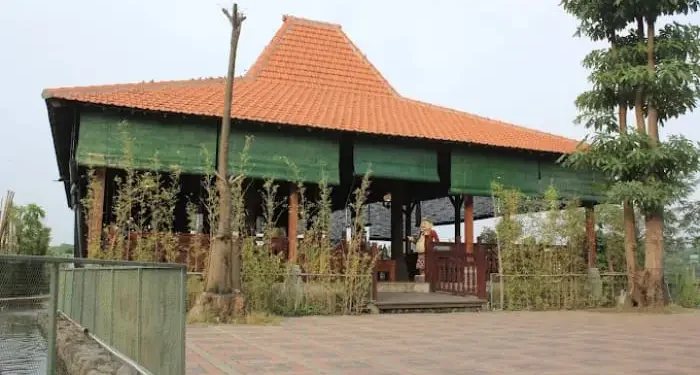 Rekomendasi rumah makan joglo di Malang yang cocok dijadikan tempat kumpul bersama keluarga menikmati libur akhir tahun. /Foto: Google Review Joglo View.