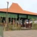 Rekomendasi rumah makan joglo di Malang yang cocok dijadikan tempat kumpul bersama keluarga menikmati libur akhir tahun. /Foto: Google Review Joglo View.