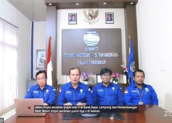 Kepala BMKG, Teuku Faisal Fathani (dua dari kiri) saat memberikan keterangan dalam konferensi pers. Foto: YouTube Info BMKG
