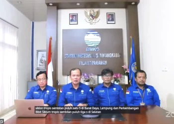 Kepala BMKG, Teuku Faisal Fathani (dua dari kiri) saat memberikan keterangan dalam konferensi pers. Foto: YouTube Info BMKG