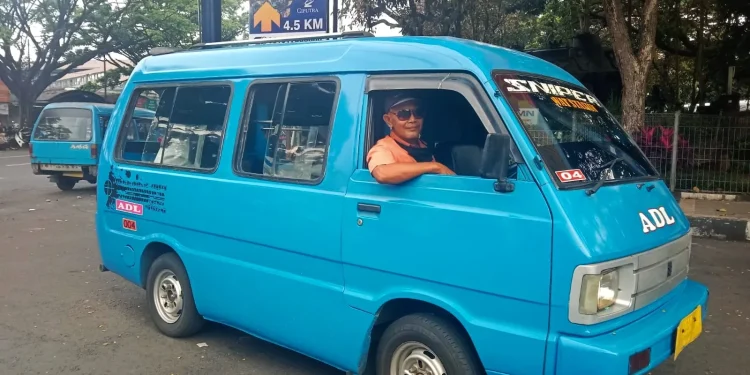 Ilustrasi angkot di Kota Malang. (Foto/M Sholeh)