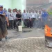 Anggota Satlinmas terima pembekalan penanganan awal kebakaran. Foto: Aisyah Nawangsari Putri