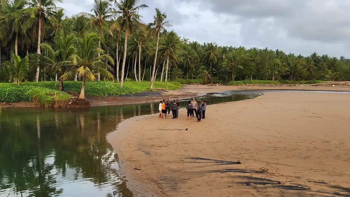 Muara Pantai Wonogoro