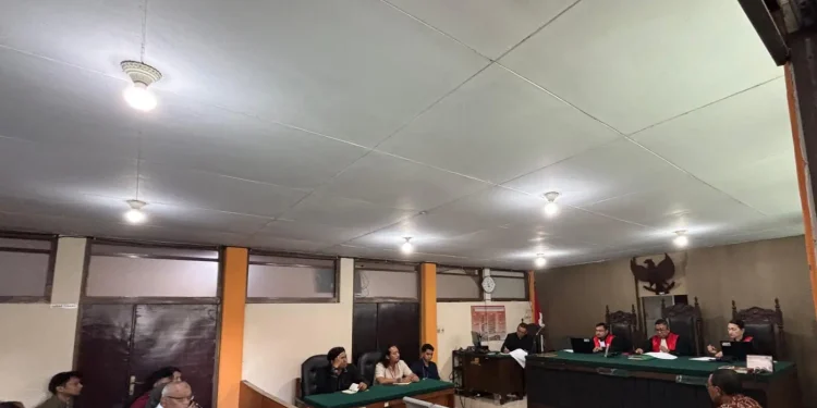 Persidangan gugatan warga Griya Shanta Malang terkait konflik tembok akses jalan tembus. (Foto/M Sholeh)