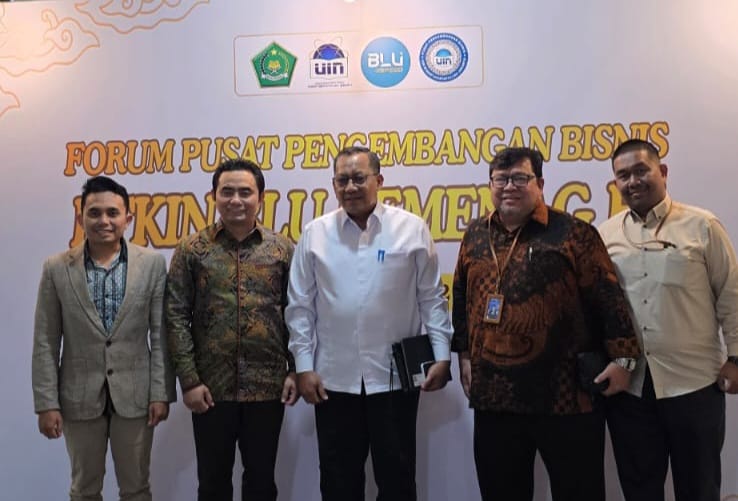 Kepala P2B UIN Malang, Dr. Suud Fuadi, S.HI, M.EI (nomor dua dari kiri) hadir langsung di FGD Nasional P2B PTKIN se Indonesia. /Foto: Dok.P2B UIN Malang.