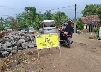 Perbaikan jalur Gondanglegi-Balekambang. Foto: Aisyah Nawangsari Putri