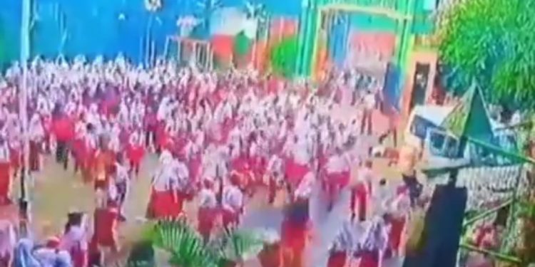 Insiden mobil MBG tabrak siswa dan guru di SDN Kalibaru 01 Cilincing, Jakarta Utara, polisi temukan fakta adanya kelalaian sopir pengganti. /Foto: Tangkapan layar X @republikplus62