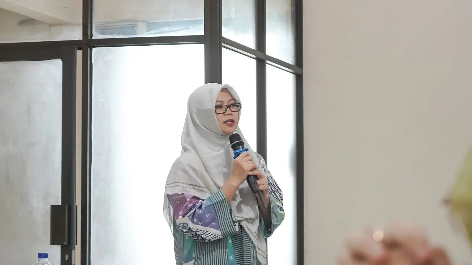 Wakil Rektor II Unikama, Irma Tyasari, SE, S.Pd, MM, Ak, CA, CPA, CRA, Ph.D sedang memberi paparan mengenai Risk Based Audit./Foto: Dok. Unikama.