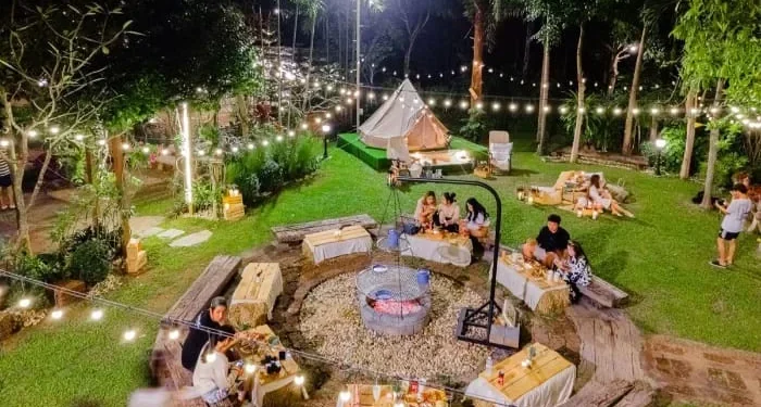 Rekomendasi tempat glamping di Malang yang cocok dijadikan tempat liburan bersama keluarga di momen libur akhir tahun 2025. /Foto: Pinterest/Hristo Georgiev