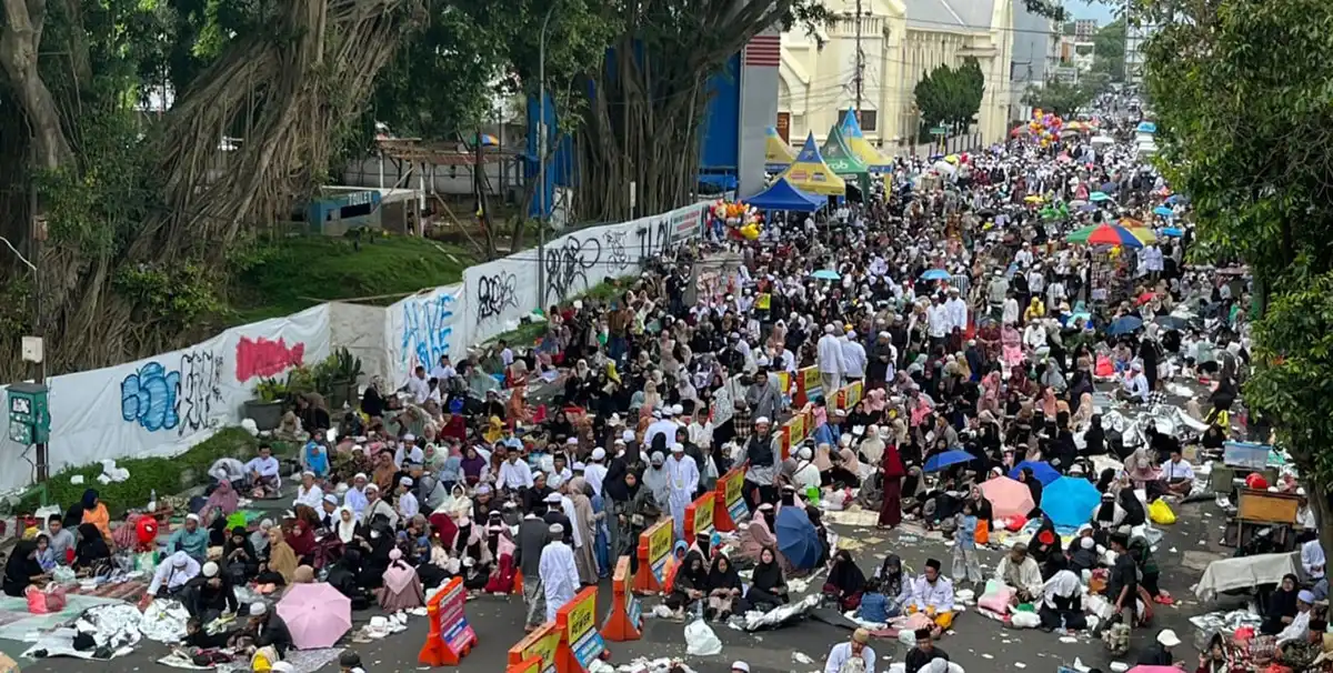 Jalan di sekitar Alun-Alun