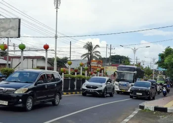 Jelang Nataru 2026, arus lalin masuk Kota Batu padat