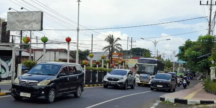 Jelang Nataru 2026, arus lalin masuk Kota Batu padat