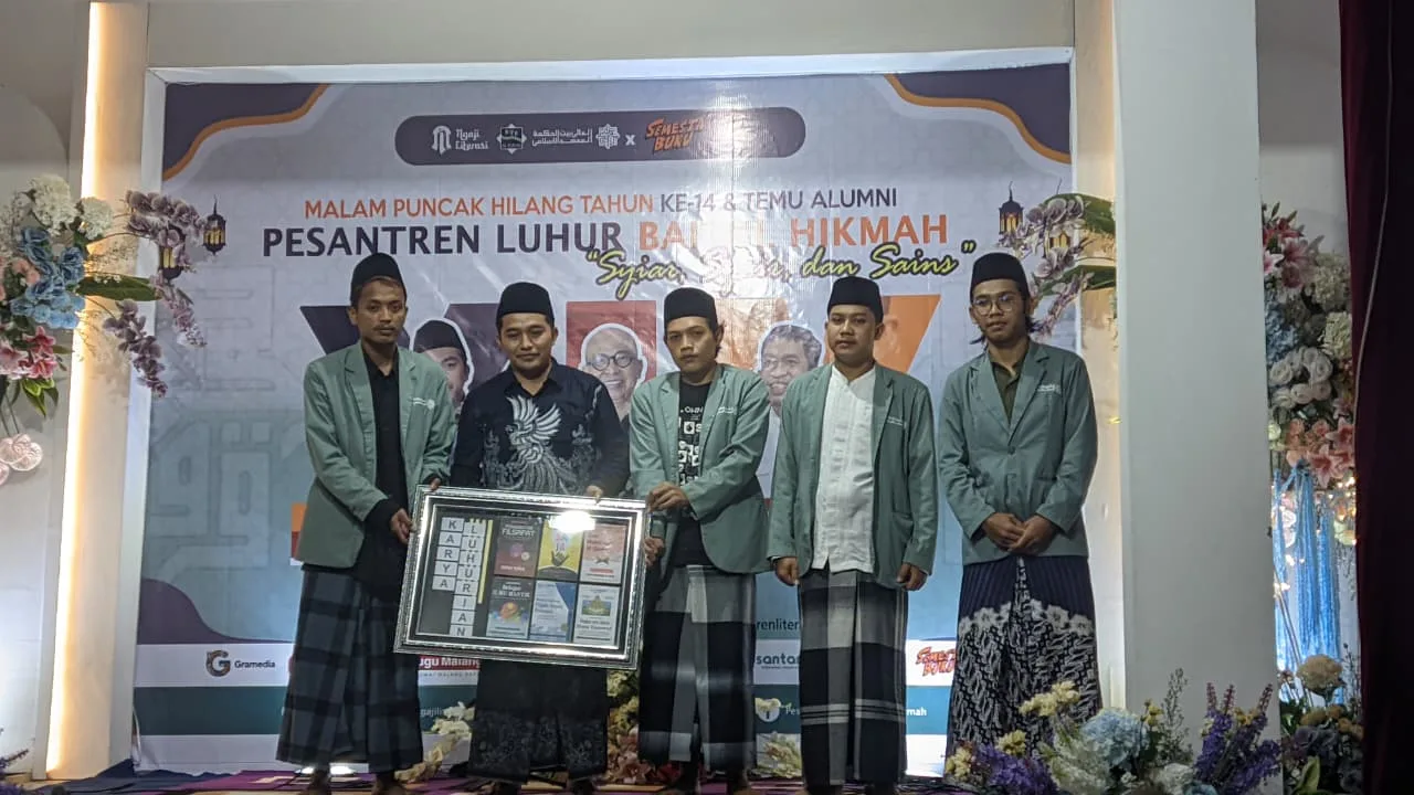 Santri Pesantren Luhur Baitul Hikmah terbitkan buku. Foto/Jazuli