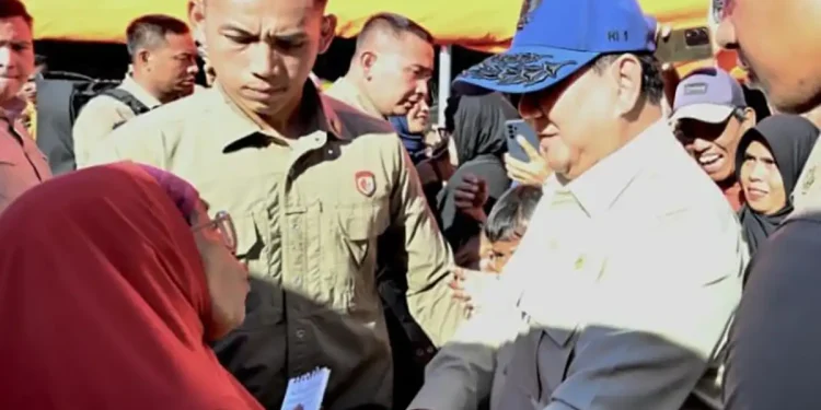 Prabowo Subianto kembali kunjungan korban banjir di aceh