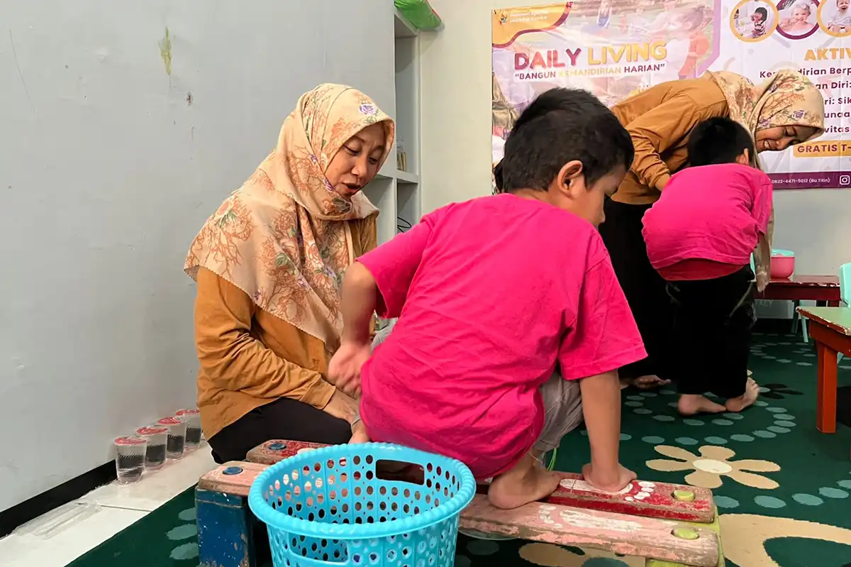 Anak dilatih aktivitas
