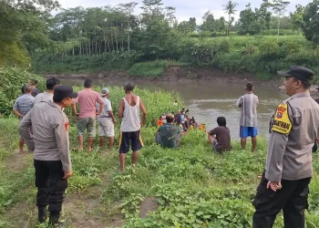 remaja tenggelam di Sungai Brantas