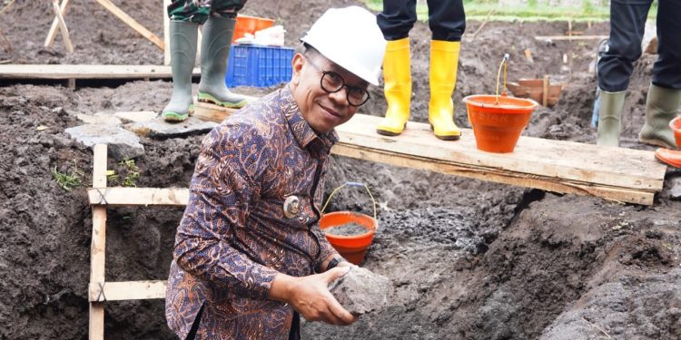 Peletakan batu pertama pembangunan Koperasi Merah Putih di Desa Sumberejo, Kota Batu. Foto: Prokopim KWB