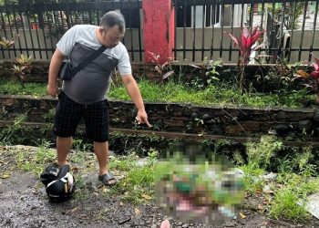 Darah korban berceceran di depan TKP SDN 2 Kebonagung. Foto: Polsek Pakisaji