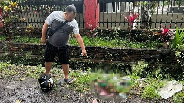 Darah korban berceceran di depan TKP SDN 2 Kebonagung. Foto: Polsek Pakisaji