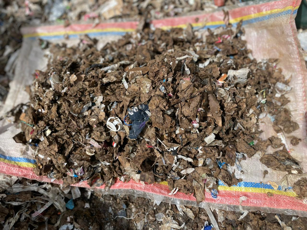 Sampah scrap yang tidak bisa diolah kembali. Foto: Ecoton
