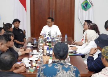 Wali Kota Batu, Nurochman saat menerima audiensi DKKB membahas pembentukan Perda Pemajuan Kebudayaan. Foto: Prokopim KWB