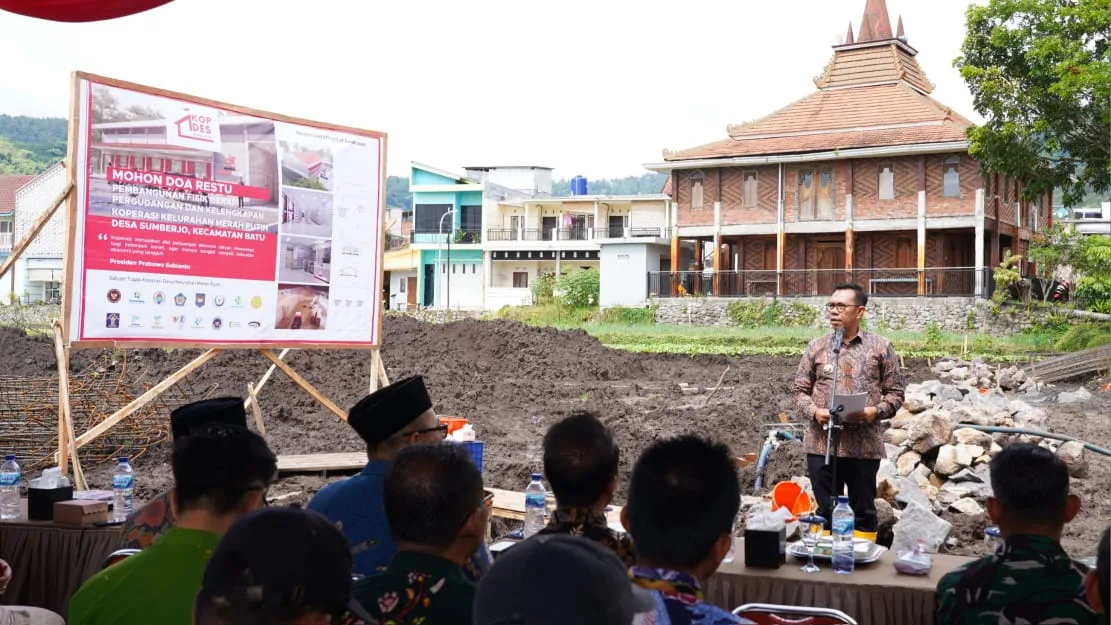 Peletakan batu pertama pembangunan Koperasi Merah Putih di Desa Sumberejo, Kota Batu. Foto: Prokopim KWB