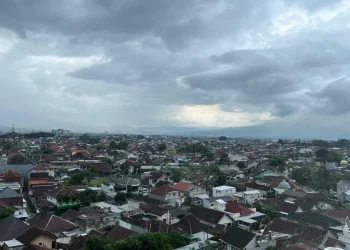 Prakiraan cuaca Malang, terutama di wilayah Kota Malang pada hari Sabtu 10 Januari 2026 yang berpotensi mengalami hujan ringan. /Foto: Tugumalang.id/ Bagus Rachmad Saputra.
