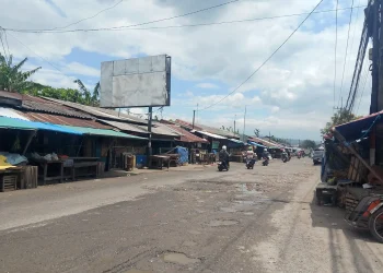 Kondisi jalan di kawasan Pasar Gadang Kota Malang. (Foto/M Sholeh)
