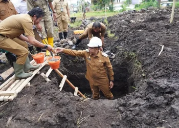Peletakan batu pertama pembangunan Koperasi Merah Putih di Kelurahan Temas. Foto: Prokopim KWB