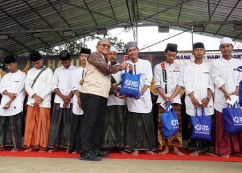 Yayasan Baitul Maal PLN UP3 Malang Bersama MTC menyantuni anak panti asuhan di Kota batu. Foto/dok