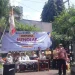 Sebagian pedagan saat melakukan aksi penolakan revitalisasi Pasar Besar. (Foto/M Sholeh)