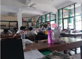 Suasana pendampingan Mahasiswa Universitas Negeri Malang (UM) saat pelaksanaan P5 di MAN 1 Kota Malang bertema Kearifan Lokal Nusantara, wujud sinergi pendidikan karakter dan budaya. Foto / dok UM