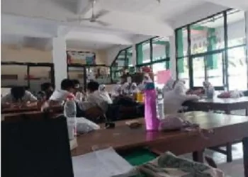Suasana pendampingan Mahasiswa Universitas Negeri Malang (UM) saat pelaksanaan P5 di MAN 1 Kota Malang bertema Kearifan Lokal Nusantara, wujud sinergi pendidikan karakter dan budaya. Foto / dok UM