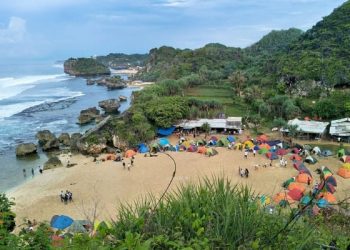 Rekomendasi pantai di Malang dengan penginapan nyaman yang ideal untuk liburan santai bersama keluarga. /Foto: Pinterest