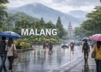 Prakiraan cuaca Malang, khususnya Kota Malang pada hari Senin, 12 Januari 2026 diperkirakan dalam kondisi berawan hingga hujan ringan. /Foto: Tugumalang.id/Bagus Rachmad Saputra (ilustrasi dibuat dengan AI).