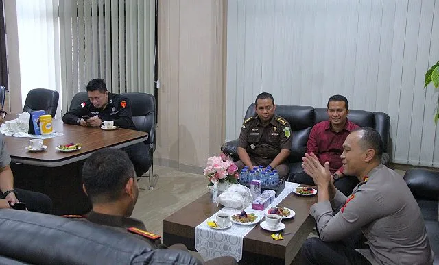 Kapolresta Malang Kota, Kombes Pol Putu Kholis Aryana melakukan roadshow memperkuat sinergi dengan Forkopimda Kota Malang. (Foto/dok. Humas Polresta Malang Kota)