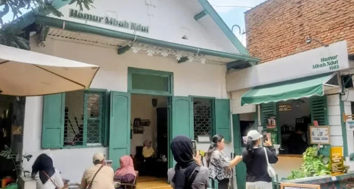 Kopi Hamur Mbah Ndut salah satu café hits di kawasan Kajoetangan Heritage yang menarik untuk dikunjungi. /Foto: Google Review Hamur Mbah Ndut/Choirul Musthofa.