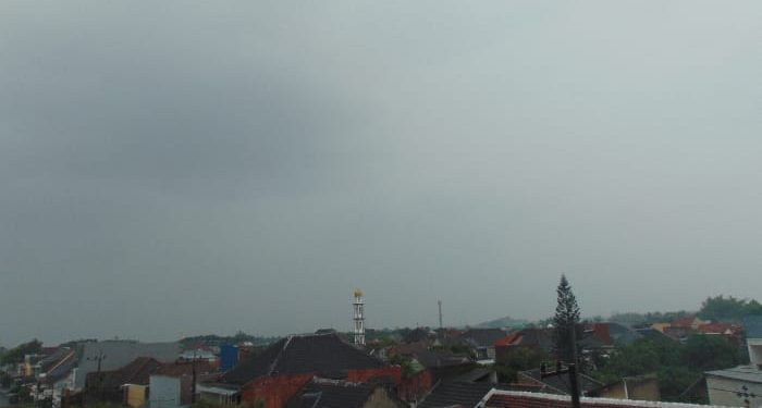 Prakiraan cuaca Malang, terutama di Kota Malang pada Senin, 5 Januari 2026 cenderung dominan berawan. /Foto: Tugumalang.id/Bagus Rachmad Saputra.