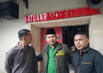 Kuasa hukum Sahara, Moh Zakki memberikan pernyataan usai Yai Mim ditetapkan sebagai tersangka. (Foto/M Sholeh)