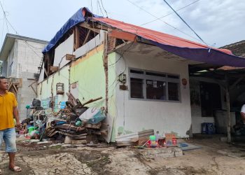 Salah satu rumah yang terdampak angin kencang di Kabupaten Malang. Foto: Aisyah Nawangsari Putri