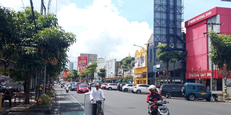 Pemandangan lalu lintas Kayutangan Heritage tanpa parkir sepeda motor (M Sholeh).