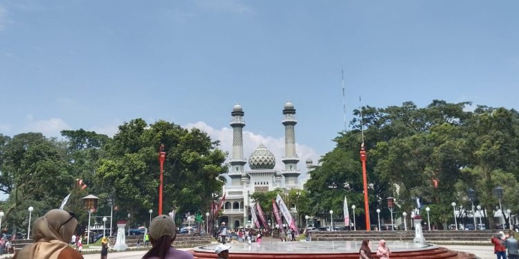 Wajah baru Alun-alun Merdeka Kota Malang usai direvitalisasi. (Foto/M Sholeh)