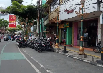 Parkir motor di Kayutangan Heritage