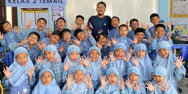 SDIT Insan Permata Malang hadirkan program Orang Tua Mengajar dalam rangka Parent’s Day sebagai bentuk sinergi sekolah dan orang tua dalam penguatan karakter siswa. /Foto: Dok. SDIT Insan Permata Malang.