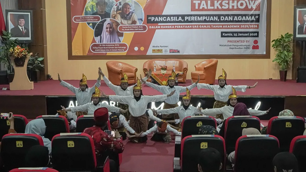  Pertunjukkan seni tari dari mahasiswa Unikama yang memeriahkan acara talk show. /Foto: Dok. Unikama