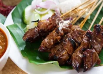 Rekomendasi sate kambing legendaris Malang, enak empuk dan bebas prengus. /Foto: Pinterest/Gaby