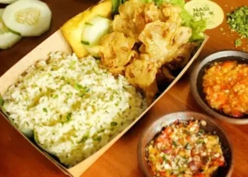 Rekomendasi nasi daun jeruk di Malang yang enak dan wangi gurih, wajib dicoba oleh para pecinta kuliner. /Foto: Google Review Nasi Jeruk Alani.