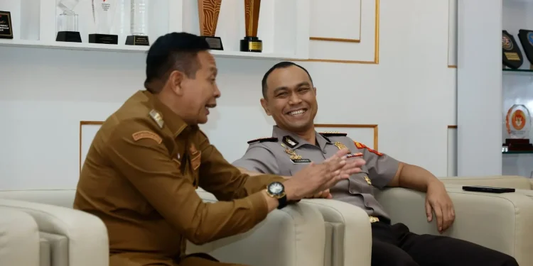 Kapolresta Malang Kota, Kombes Pol Putu Kholis Aryana melakukan roadshow memperkuat sinergi dengan Forkopimda Kota Malang. (Foto/dok. Humas Polresta Malang Kota)