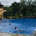Keunggulan dan harga tiket masuk Kolam Renang Araya Malang yang cocok buat olahraga sekaligus rekreasi. /Foto: Tugumalang.id/Irham Thoriq.